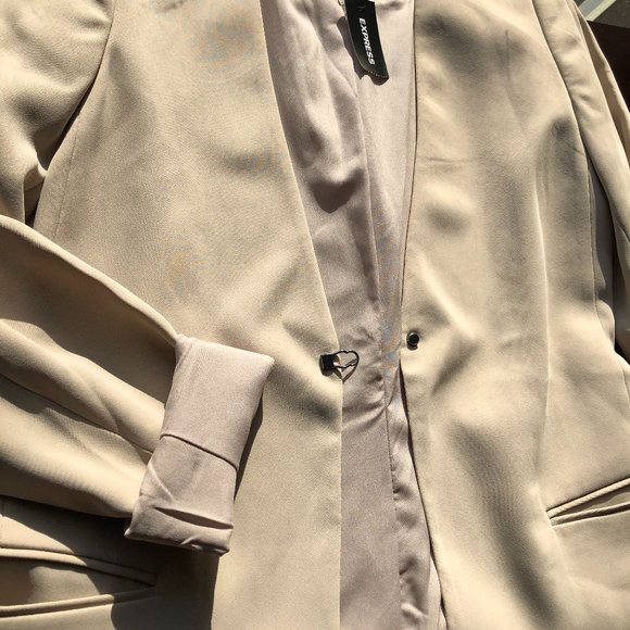 Exquisite Soft Beige Longline Blazer by Express - Size 0 - New with Tags - Picture 9 of 16
